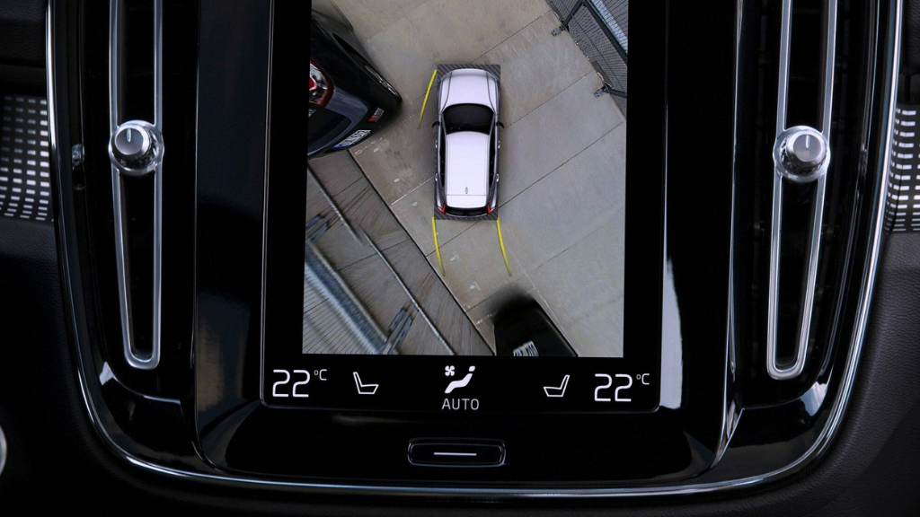 Cars with 360 camera view